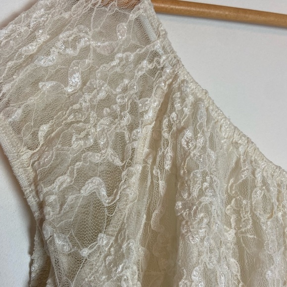 Lace detailed top with a silk ribbon tied in the back, perfect for picnic :3 - Picture 6 of 9